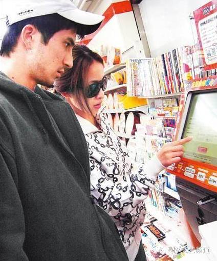 她被曝16年交14任男友，如今出现第15任！