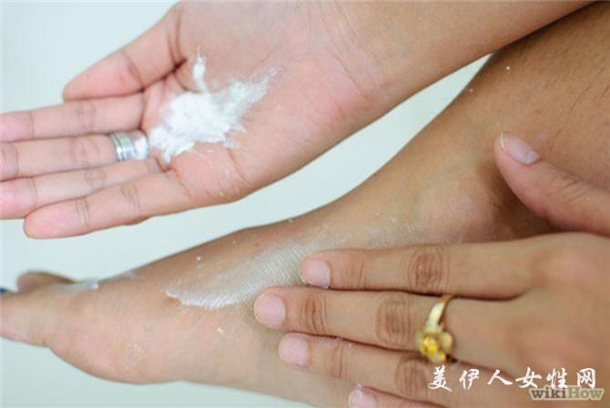 脚突然就出汗发臭,脚没烂不痒却散发出臭味