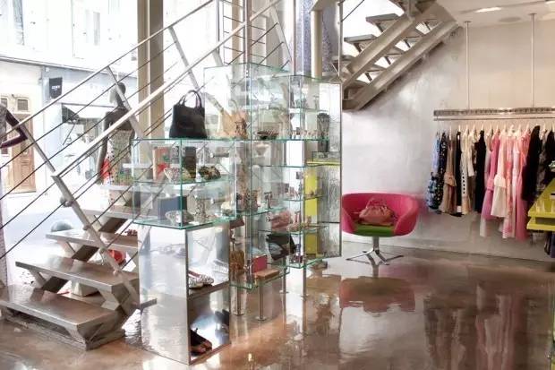 服装买手店有哪些功能分区 (服装买手店是如何运作的)