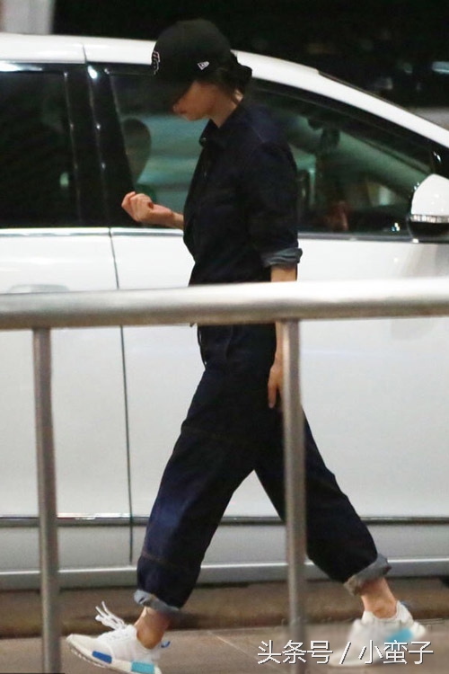 女星最新机场街拍 杨幂甩了郑爽N条街