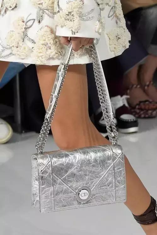 盘点火遍时尚圈的时髦单品,2016最难穿的单品