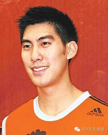 她被曝16年交14任男友，如今出现第15任！