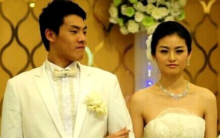 国足老婆哪一个不是大美女，从今天起培养孩子踢球吧