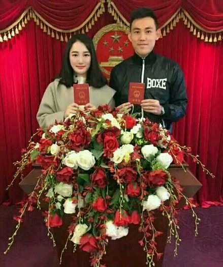 国足老婆哪一个不是大美女，从今天起培养孩子踢球吧