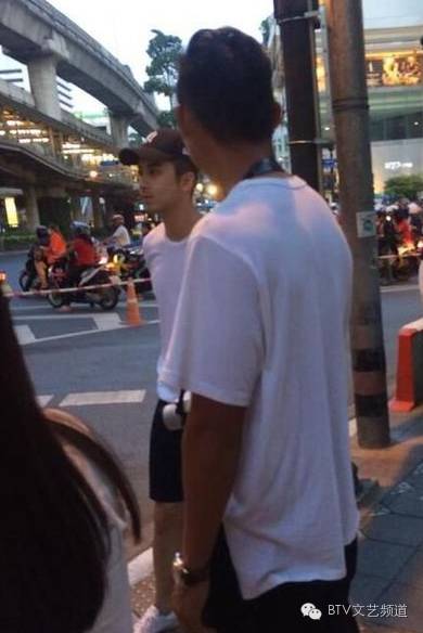 她被曝16年交14任男友，如今出现第15任！