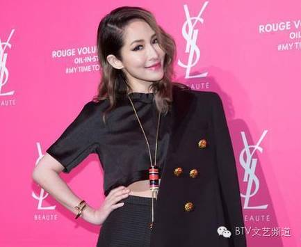 她被曝16年交14任男友，如今出现第15任！