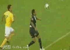 国足足球搞笑gif,足球原地踩单车搞笑gif