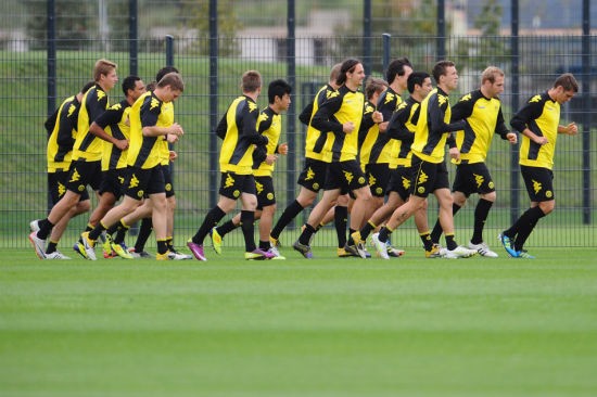 踢完球膝盖软组织疼怎么办,踢了球膝盖疼怎么回事