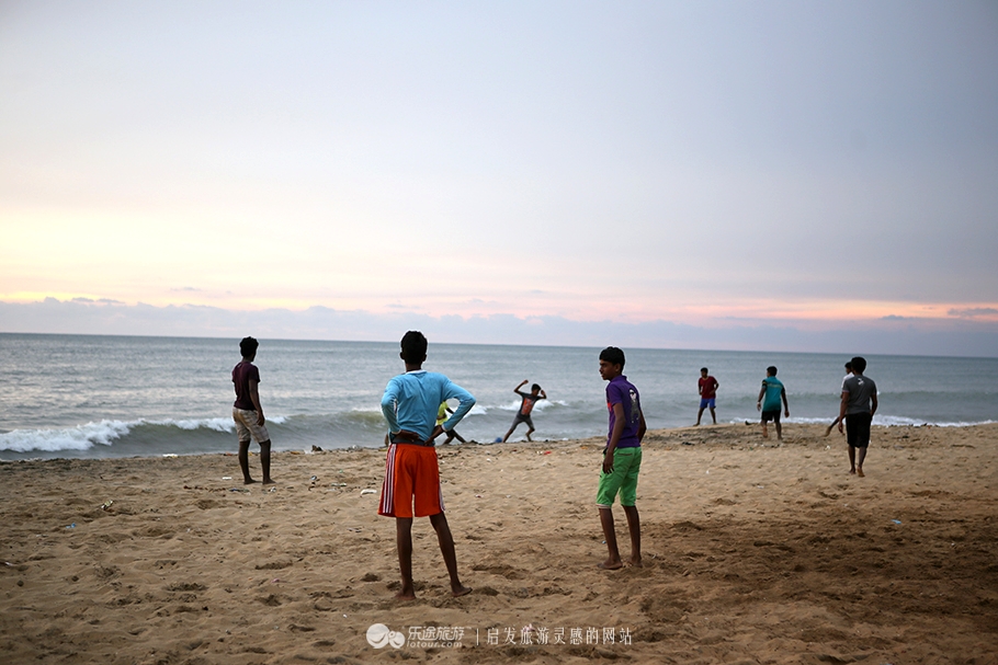 当足球小子遇见印度洋上最壮美的夕阳