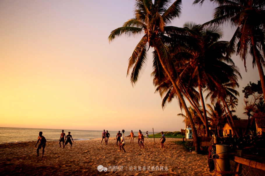 当足球小子遇见印度洋上最壮美的夕阳