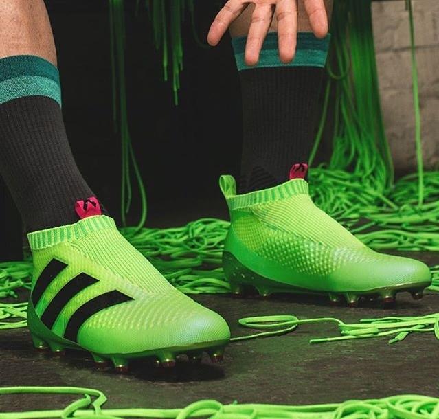 厄祖这双亮闪闪的鞋，用料竟然和手机壳一样