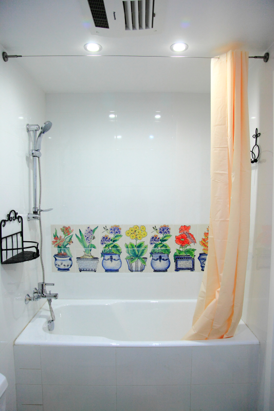 浴缸底下渗水怎么处理,浴缸底下漏水怎么补救