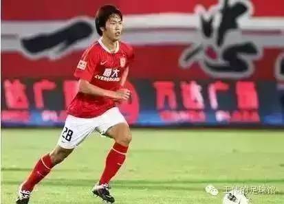 足球中后卫怎么练防守,足球边后卫怎么踢