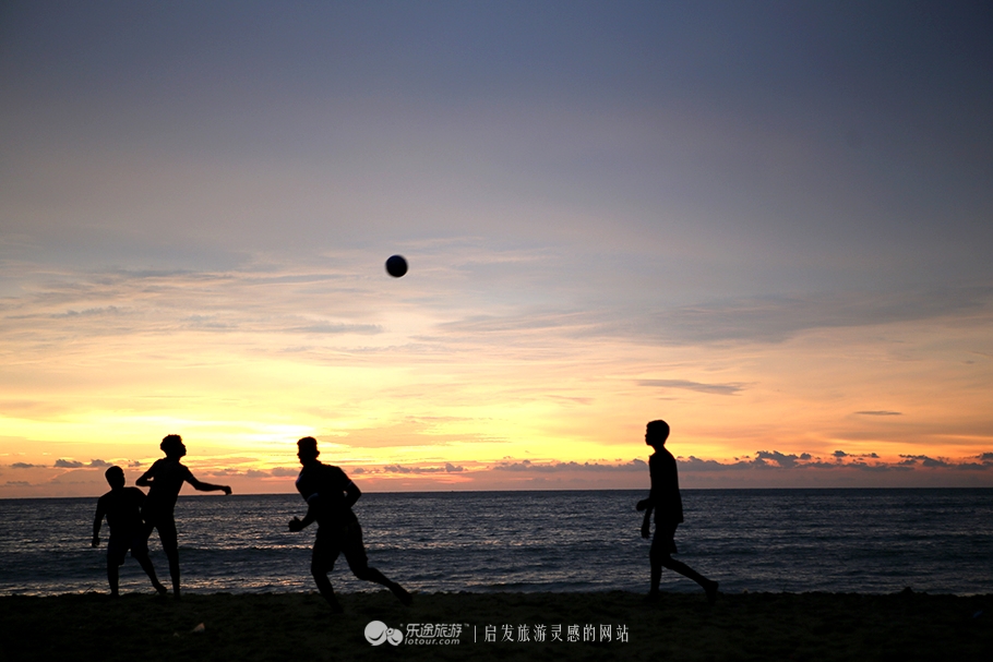 当足球小子遇见印度洋上最壮美的夕阳