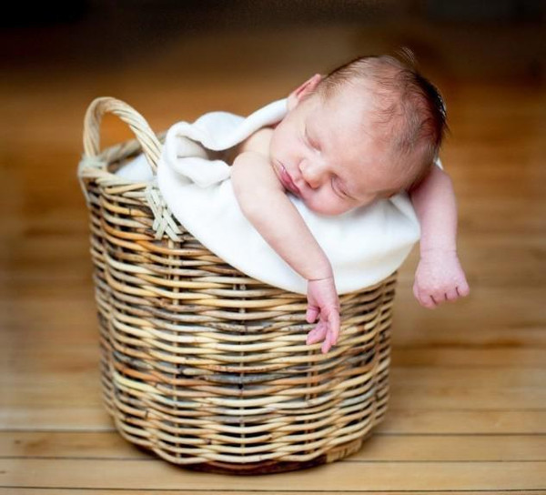 新生儿生理黄疸现象,新生儿正常现象家长却觉得很严重