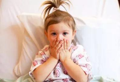 孩子嗓子哑了咳嗽吃什么药,宝宝嗓子哑吃什么菜