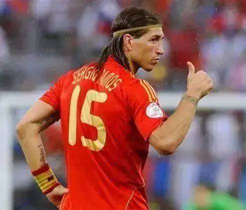 足球中后卫怎么练防守,足球边后卫怎么踢