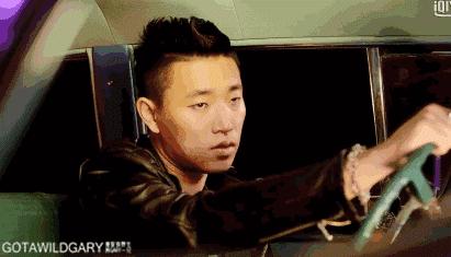 韩国一段雨中的mv,韩国一个非常流行的mv