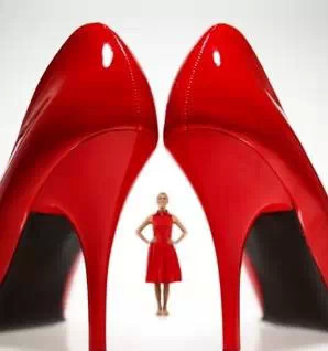 什么高跟鞋又舒服又不累脚,穿高跟鞋怎么才会让脚不痛