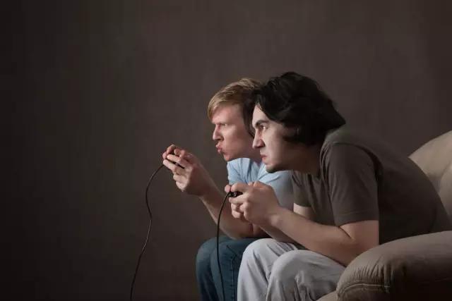 男人爱玩游戏该怎么办,男友特别爱玩游戏怎么办