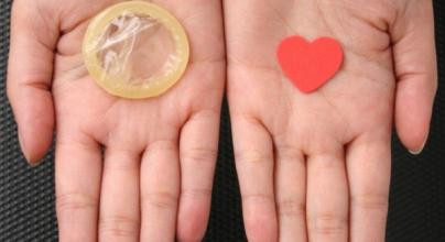 手指上起红色小红点是湿疹吗,手湿疹疹子变成深红色