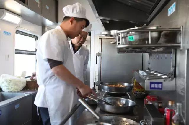 探访神秘草原铁路第1天：体验“蒙京快线”上的“私人定制”！