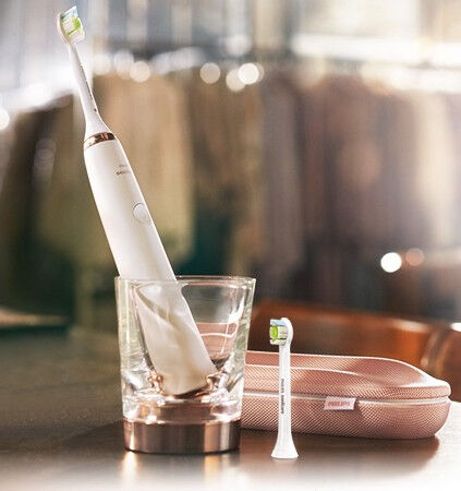 飞利浦电动牙刷刷牙示范,你真的会刷牙吗高清图片