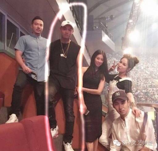 她被曝16年交14任男友，如今出现第15任！