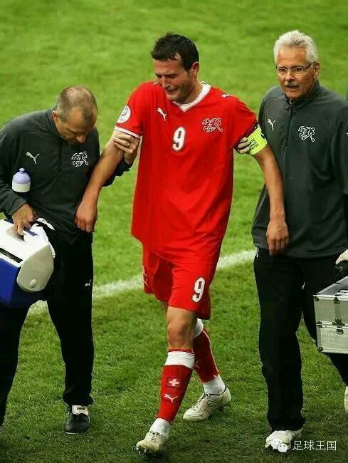 足球场上的尴尬瞬间,足球场上的抓拍瞬间