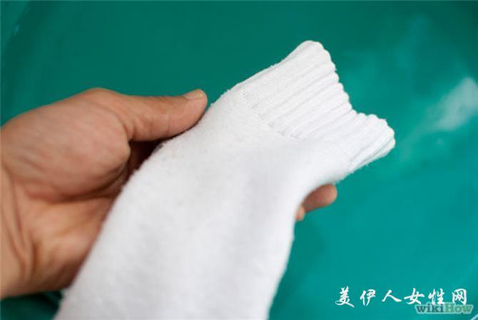 脚突然就出汗发臭,脚没烂不痒却散发出臭味