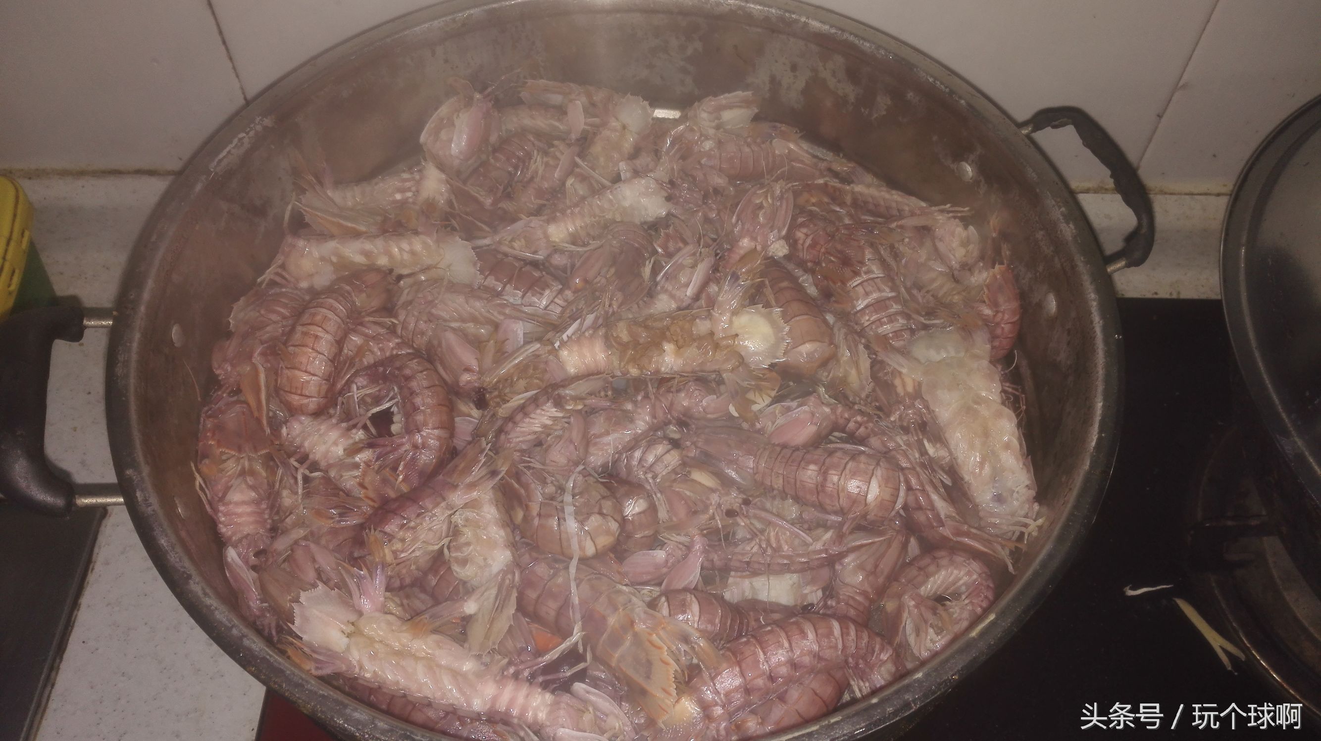 老詹被球砸转身看到格林,詹姆斯nba被球砸头搞笑场面