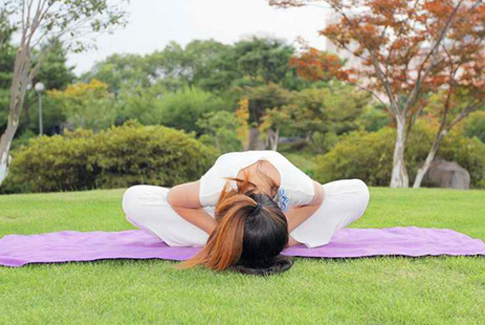 瑜伽练习5招瑜伽有效缓解痛经