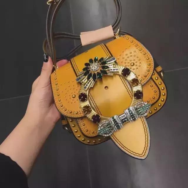 盘点火遍时尚圈的时髦单品,2016最难穿的单品