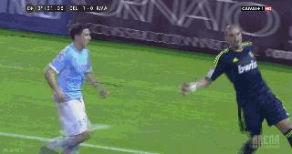 国足足球搞笑gif,足球原地踩单车搞笑gif