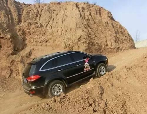 车子底盘溅泥怎么清理,汽车底盘泥沙腐蚀