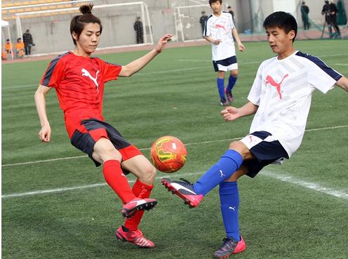 我觉得鹿晗真的是颜值下滑了,鹿晗长得不帅