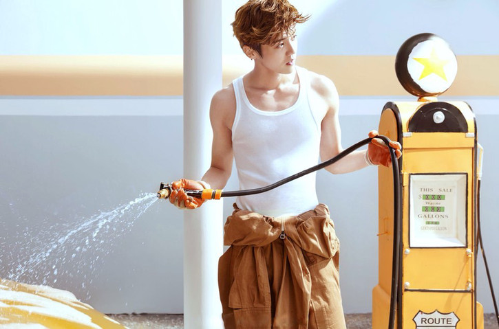 我觉得鹿晗真的是颜值下滑了,鹿晗长得不帅