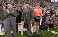 守门员搞笑视频用脸接球,守门员的搞笑瞬间