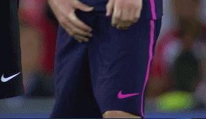 捂裆派龙抓手，足坛“抓鸟”合集