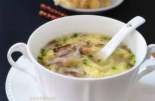 想要灰指甲好的快，吃什么也很重要