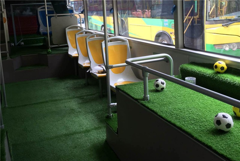 新奇|天惹！双层巴士变身“移动足球场”！还有正义联盟专列