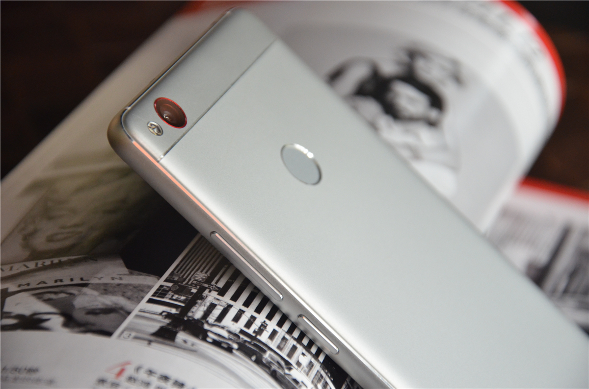 搭载骁龙820，4G+64G，跑分13万！努比亚Z11体验