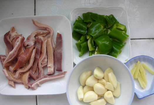 大蒜能治胃病，胃胀胃寒胃炎都行，推荐4种吃法