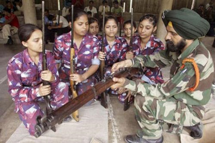 中国高校军训震惊国外,国内军训震惊国外