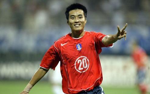 2002年十强赛李玮锋头球,04年东亚四强赛李玮锋