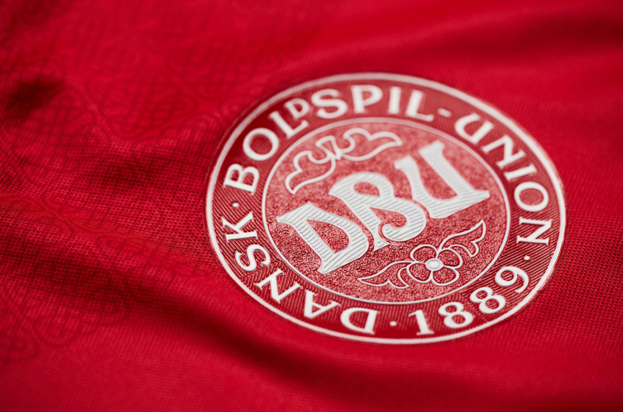 丹麦队最新球衣：凡人们见识下真正的洪荒之力吧！