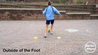 足球踢墙训练视频,足球接球转身训练方法