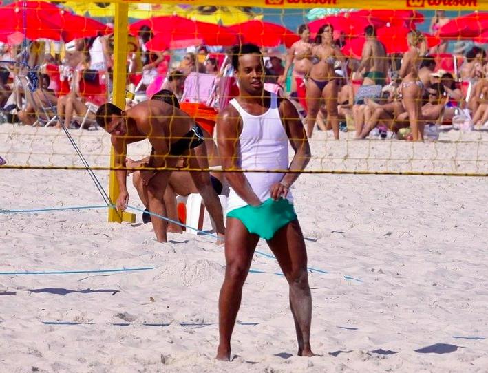 捂裆派龙抓手，足坛“抓鸟”合集