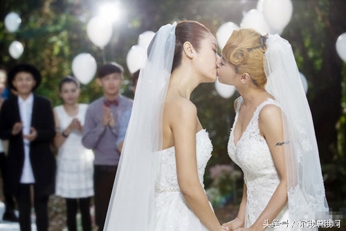 明星刘晓庆的吻戏,刘晓庆范冰冰完整视频