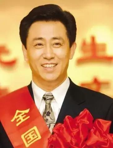 河南钢材首富,中国河南首富创业经历